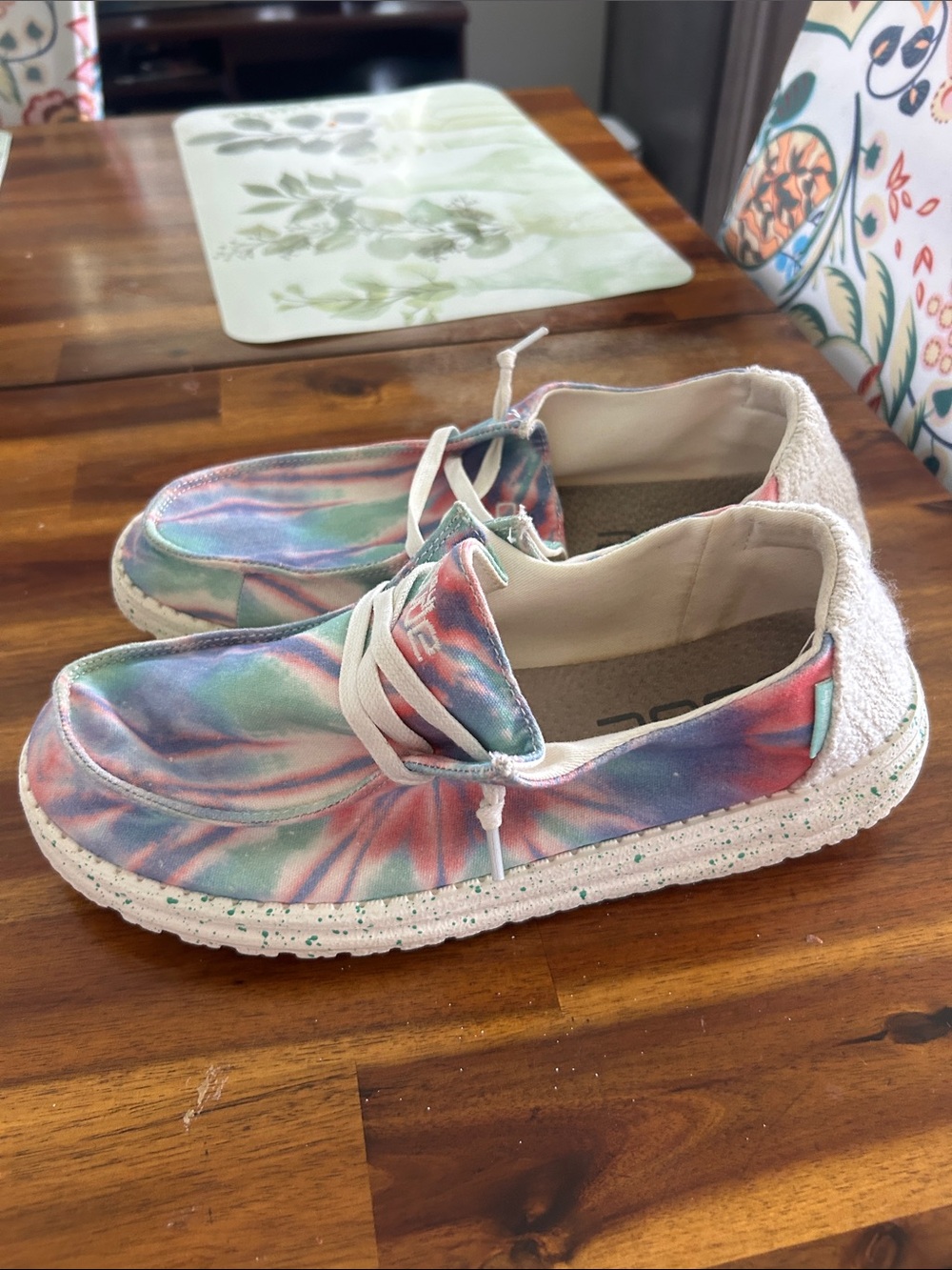 Hey Dude women’s 9 Wendy rose candy Tie-Dye Slip-On - Picture 4 of 7